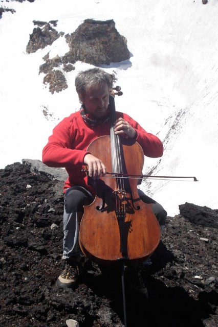 Un violoncello<br/> sul Monte Fuji