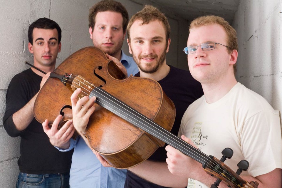 4 violoncellisti…<br/> si fanno sentire